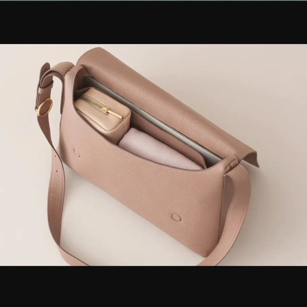 NWT Cuyana Messenger Bag in Soft Rose Pebbled Leather 13